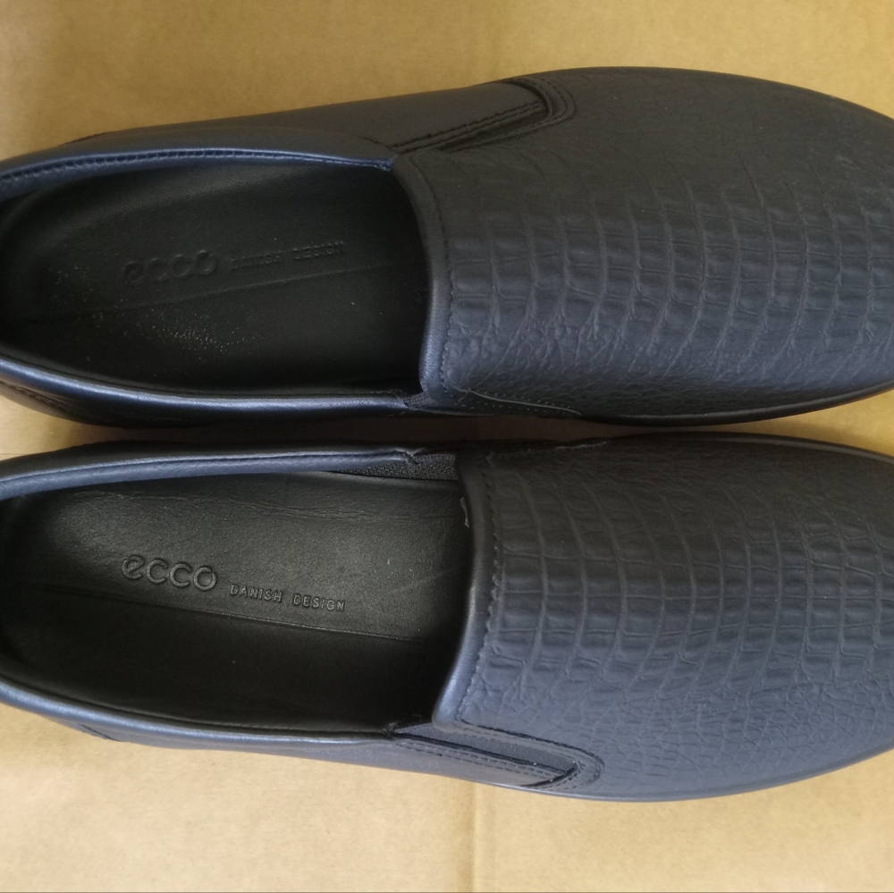 Ladies black ecco slip on shoes